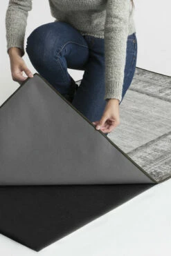 Brand new 💯 Ruggable Vintage Daisy Bordered Grey Rug 👏 -Area Rugs Sales Store Vintage Daisy Bordered Grey B RC RE134 57 Clean Washable Rug Pad