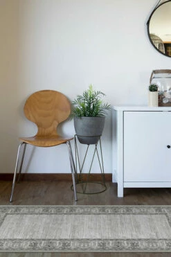 Brand new 💯 Ruggable Vintage Daisy Bordered Grey Rug 👏 -Area Rugs Sales Store vintage daisy bordered grey C RC RE134 27 V3